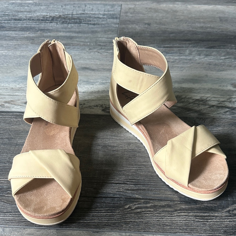 Life Stride Tan Crisscross Sandals